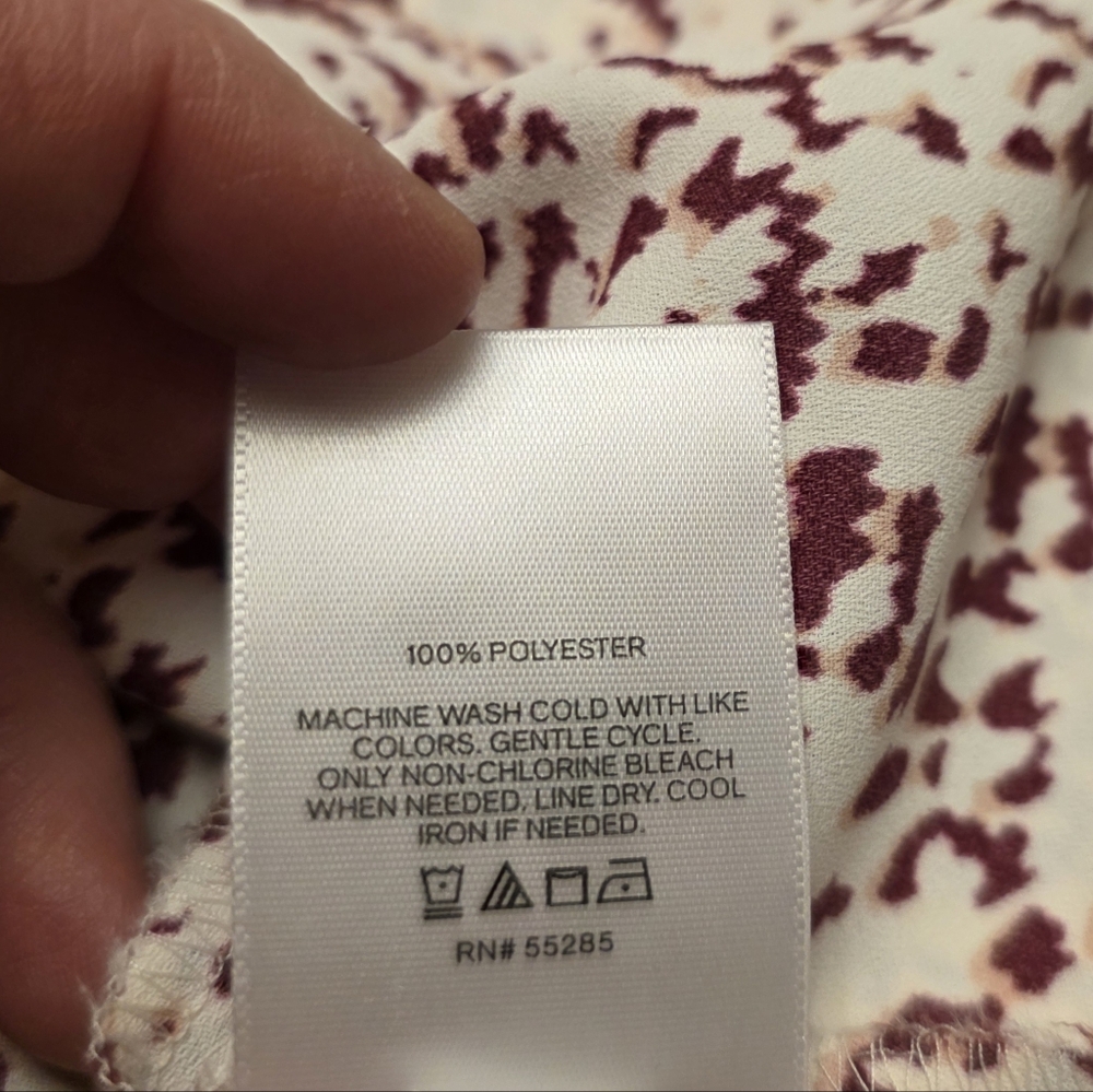 Express Poerofini Women's White and Maroon Patterned Blouse Size L - Picture 12 of 13